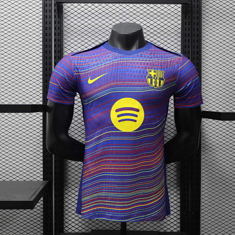 Version Player_Jugador- Equipación previa al partido del Barcelona para la temporada 25-26